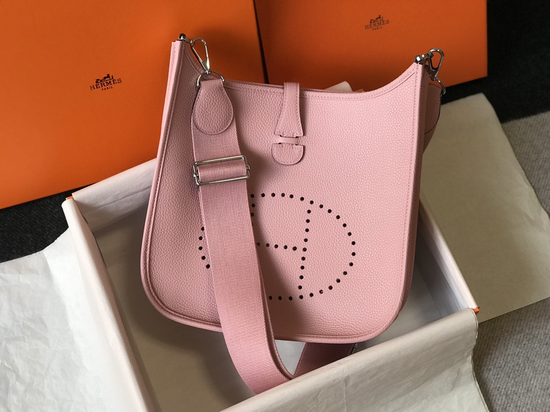 Hermes Evelyne III 29 PM Shoulder Bag In Pink Clemence Leather